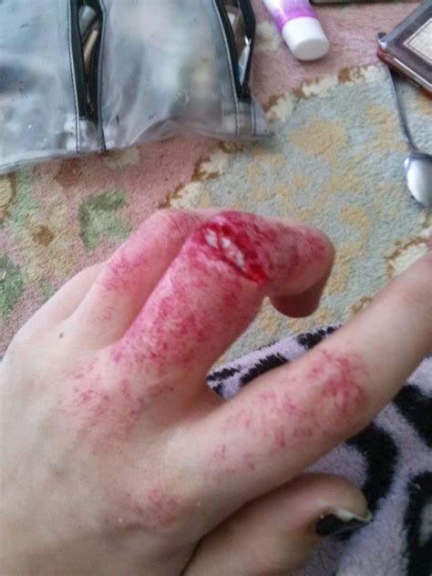 Oc I Do Special Effects Make Up For A Living Here S An Attempted Finger Amputation Tutorial