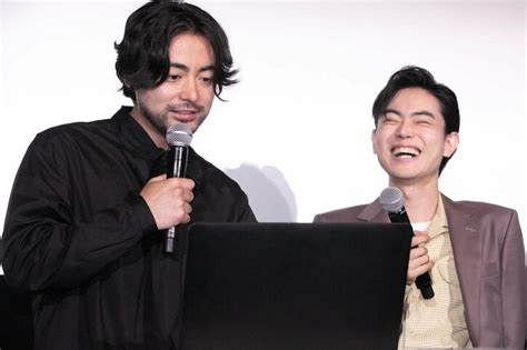 山田孝之and菅田将暉、ファンサービス満点の舞台挨拶 ファンと一緒に客席で主演ドラマをサプライズ鑑賞 ドラマ Abema Times