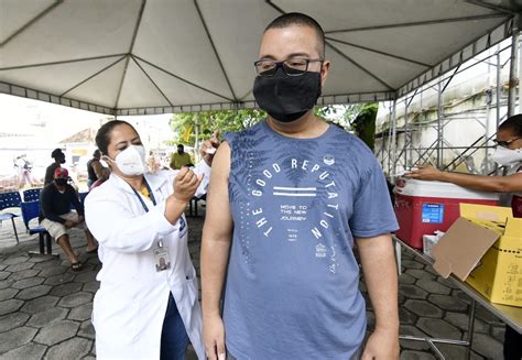 Nova Iguaçu vacina somente pessoas acima de 12 anos neste sábado