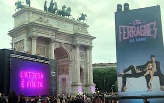 The Ferragnez Crowd In Milan For The Premiere With Chiara Ferragni