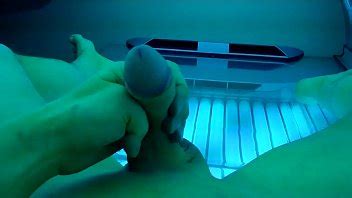 Naked Man Jacks Off Solarium XVIDEOS