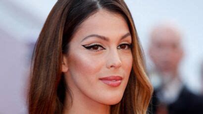 Iris Mittenaere Change De T Te Elle Adopte Un Carr Court Ultra