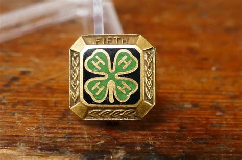 Vintage Gold Filled 4 H Four Leaf Clover Fifth Year Enamel Lapel Pin 1