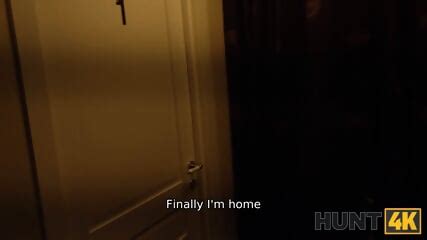 Shameless Girlfriend Introduces Homeowner With Pussy