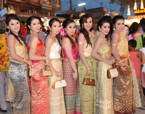 Thai Girls Line Up These Girls Co Ordinated Very Well At Flickr