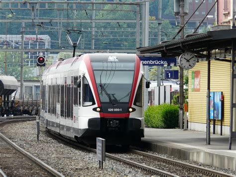 SBB Triebzug RABe 520 000 1 bei der einfahrt im Bahnhof Emmenbrücke