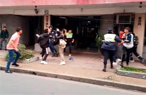 Video Batalla Campal Entre Estudiantes En Pleno Centro Tucumano