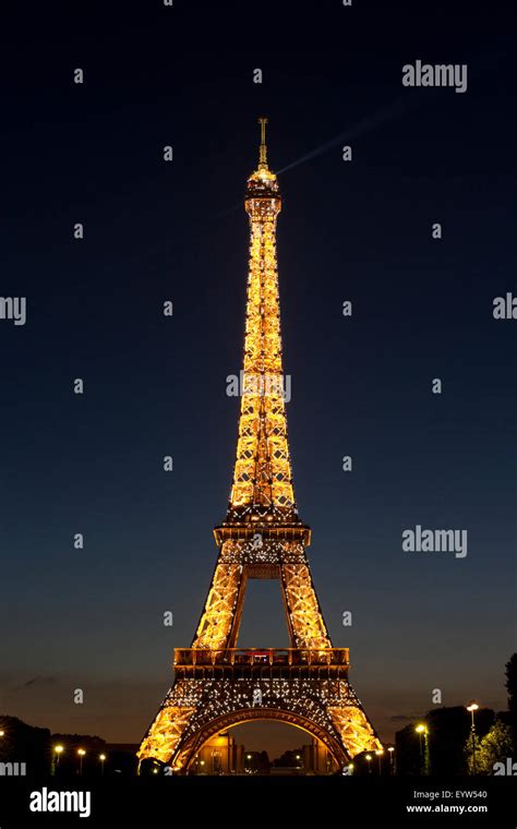 Eiffel tower light show spotlight hi-res stock photography and images ...