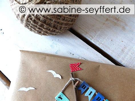 DIY Selbst gemachte Geschenkverpackung Ein fröhliches Ahoi mit Schiff