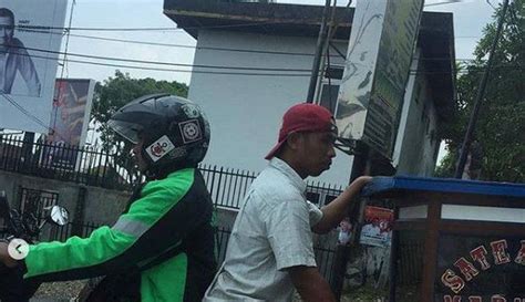 Potret Nyeleneh Driver Ojol Bawa Barang Bareng Penumpang Auto Jadi