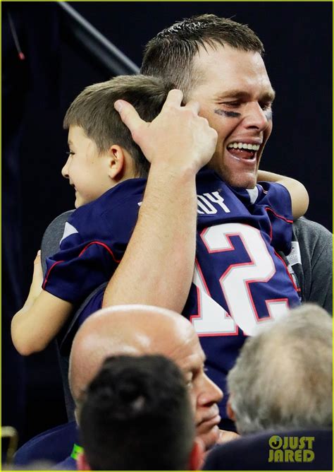 Tom Brady S Son Benjamin Adorably Does The Dab During Super Bowl Parade