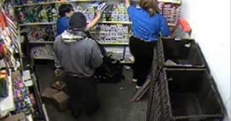 Robber Forces Gas Station Employees To Bag Stolen Cigarettes At