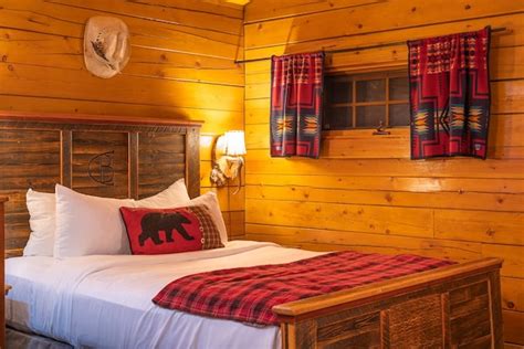 Lake Louise Cabins at the Best Price | cozycozy