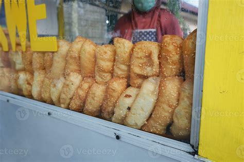 Vendor Stall With The Words Roti Goreng Cakwe In English Cakwe Fried