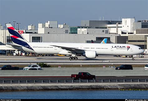 PT MUI LATAM Airlines Brasil Boeing 777 32WER Photo By Yuya N ID