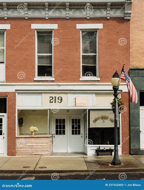 A Building in Downtown Hinton, West Virginia Editorial Photography ...