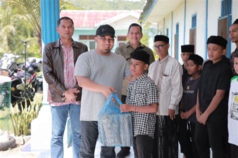 Pj Bupati Aceh Besar Salurkan Sembako Untuk Anak Yatim Rumah Singgah