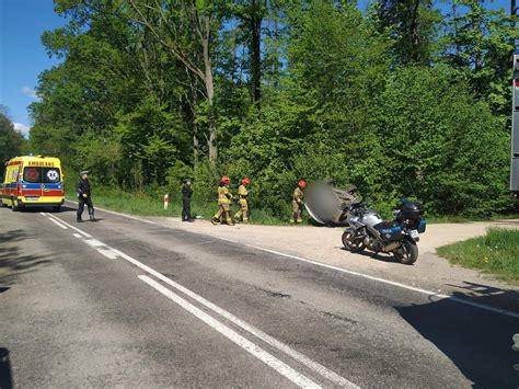 Wypadek na DW 689 między Bielskiem Podlaskim a Hołodami Dachowanie i