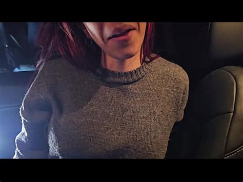 La chica de la librería me quita el condón en el auto XVIDEOS