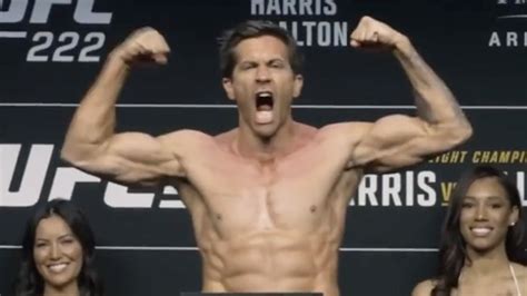 Jake Gyllenhaal Shows Off Chiseled Body at UFC 285 Weigh-Ins and Films ...