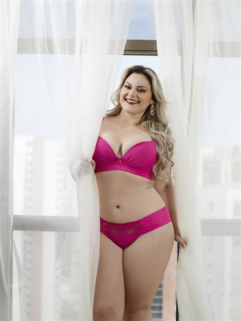 Lingerie Nayane Rodrigues Para Todas Penteadeira Amarela