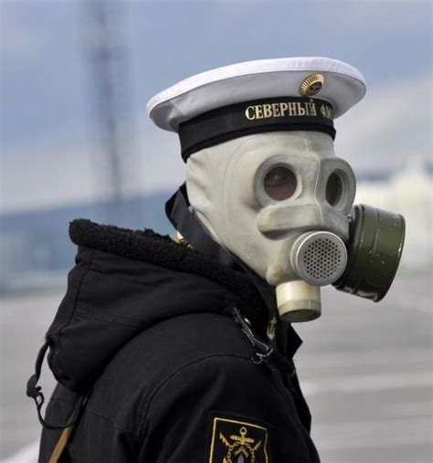 Pin em Photo | Máscaras de gás, Dieselpunk, Exército soviético