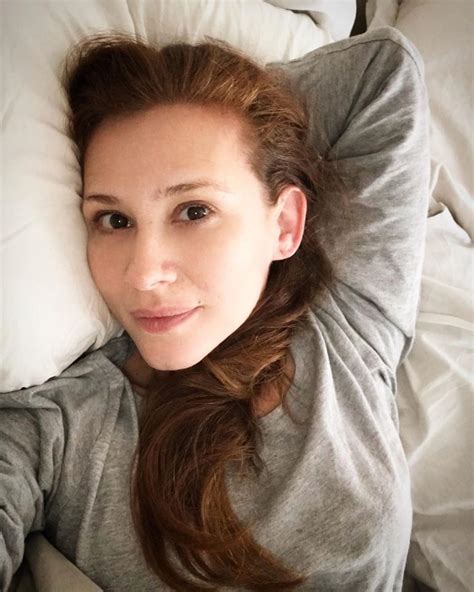 Sigrid Alegría saca aplausos con video en bikini en la playa