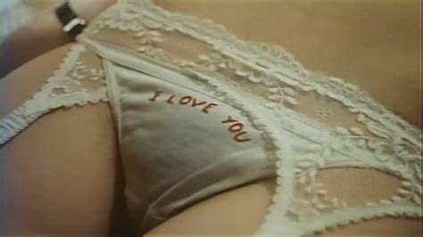 Naked Valérie Houlier in Dortoir des grandes