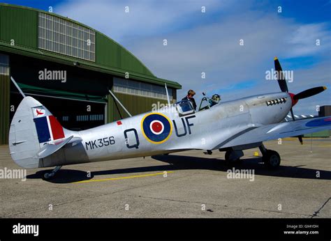 Vickers Supermarine Spitfire Lf Ixe Mk Stock Photo Alamy