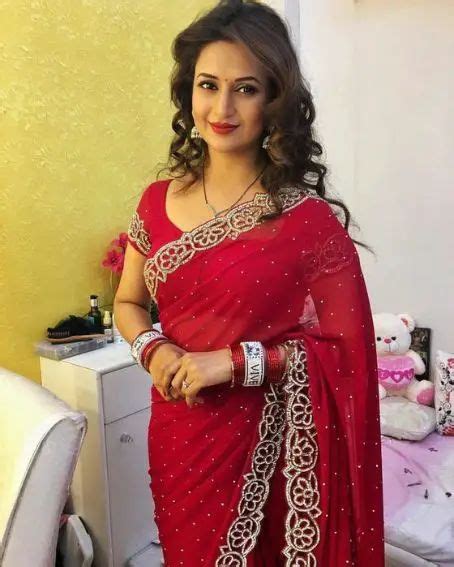 Awesome Pics Of Divyanka Tripathi In Saree In Sarees For