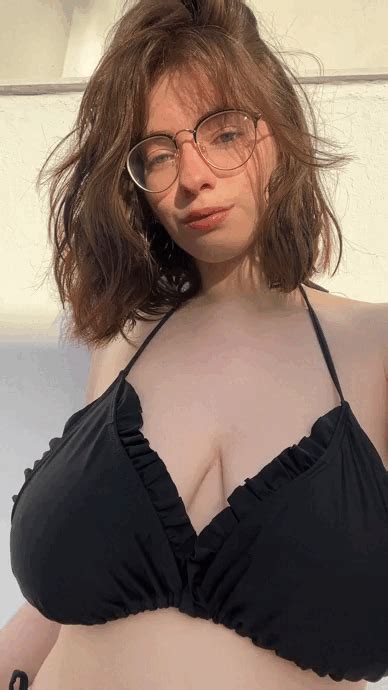 I Did A Titty Drop At The Beach And A Random Guy Just Told Me It Was The Best Tits He Ve Seen