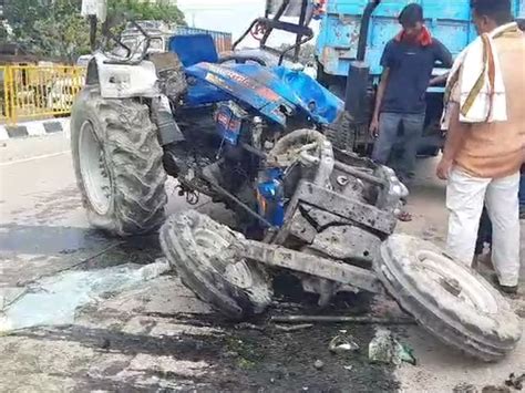 Collision Between Roadways Bus And Tractor Trolley In Mau मऊ में रोडवेज बस और ट्रैक्टर ट्राली