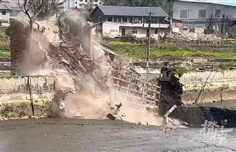 鱼塘突现神秘深坑 2万斤鱼一夜消失塘主回应 新闻速递 留园驿站