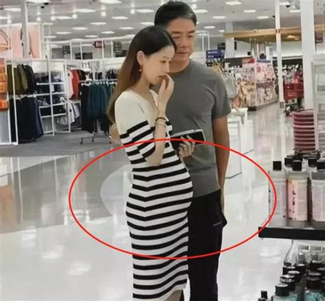 Hot girl trà sữa sinh con thứ 2 cùng chồng tỷ phú