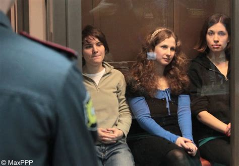 Russie Une Pussy Riot Lib R E La Peine Des Autres Confirm E Elle