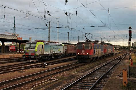 Durchfahrt Am Morgen Des 01 06 2016 Von Re 420 346 9 Zusammen Mit Re