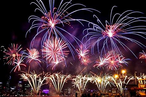 Fuegos Artificiales Pirotecnia Arte Que Enciende Los Sentidos