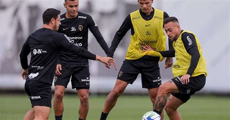 Corinthians pode perder dupla de volantes no início da próxima temporada