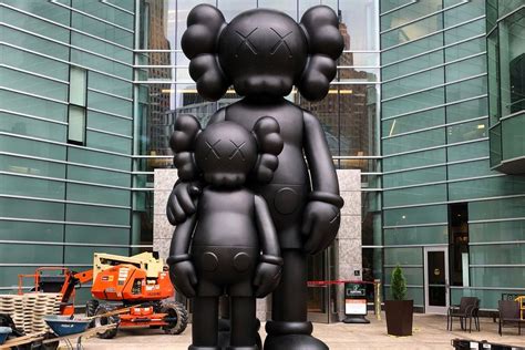 Kaws Unveils Companion Waiting Sculpture In Detroit Sculpture