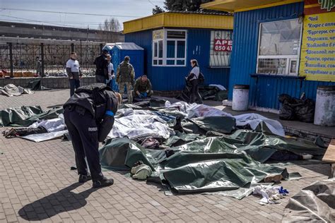 Ukraine à la gare de Kramatorsk lindicible horreur avec au moins 50