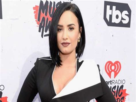 Demi Lovato loves smoking cigars on special occasions | English Movie News - Times of India