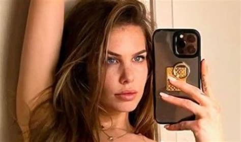 Britney Spears S Affiche Accompagn E Dans Une Vid O Tr S Hot