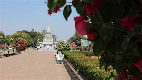 Exploring Vientiane temples and Buddha Park - While You Stay Home