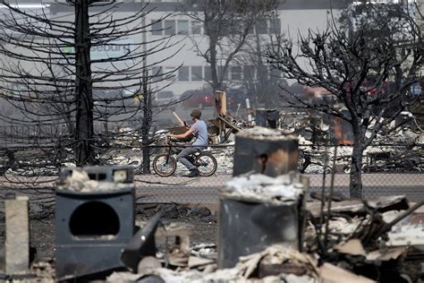 Wildfire Burns Ravages Northern California Town Of Weed Los Angeles