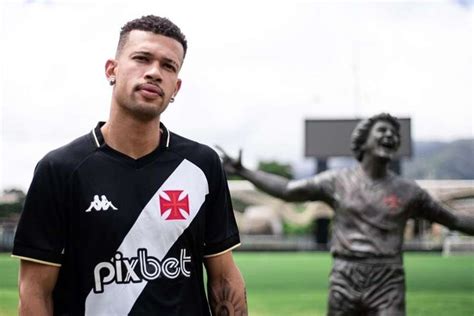 Zagueiro João Victor chega ao Vasco curta mas valiosa experiência