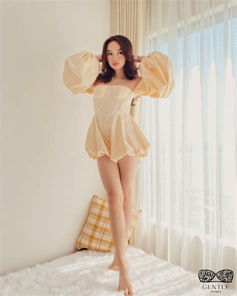 Loạt ảnh Kaity Nguyễn bikini cắt xẻ táo bạo khoe dáng nóng bỏng