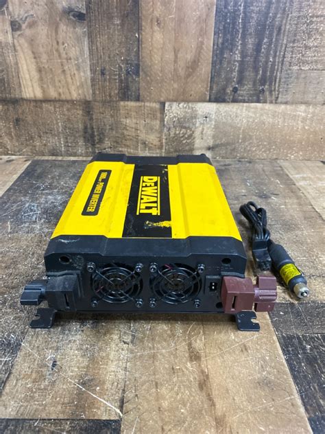 Dewalt Dxaepi1000 1000 Watt Portable Car Power Inverter With Triple Usb