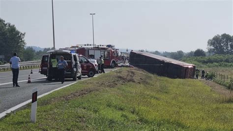 Wypadek autokaru w Chorwacji Co najmniej 10 osób zginęło na A3 koło