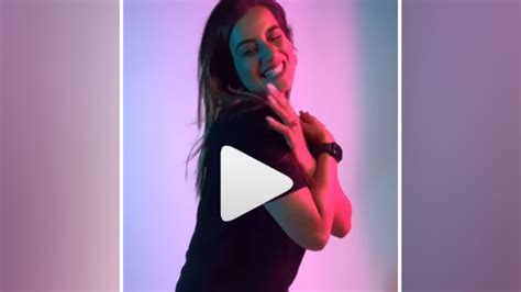 अकषर सह न शटस म मटकई ऐस कमर छलन ह गए लख फस क दल Akshara Singh Hot Dance