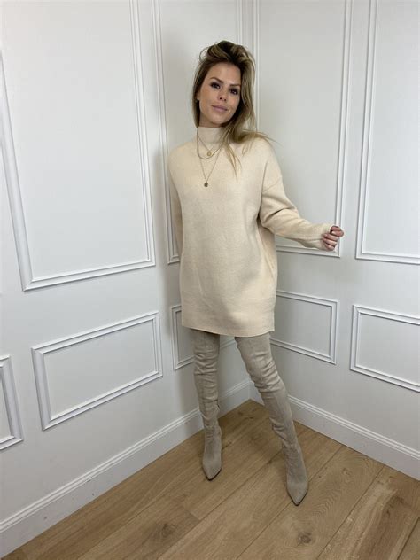 Layla Nude Magnificence